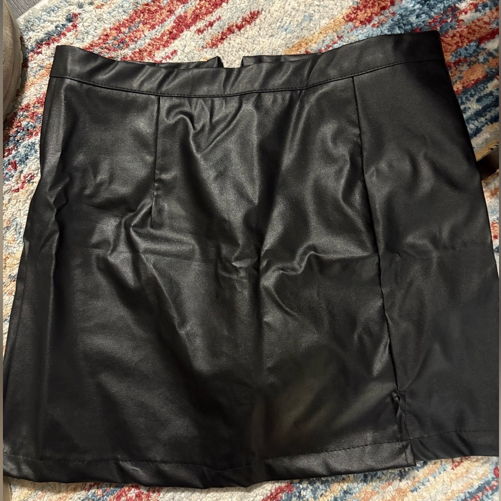 Light weight leather skirt- perfect for winter!